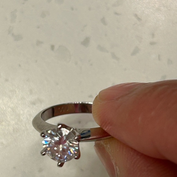 1.0 Carat Moissanite ring. Brilliance than a diamond. - Picture 11 of 12
